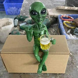 -Alien Statue Drinking Beer Alien Sculpture Resin Craft Novelty Funny Desktop Decoration Bookshelf Office Desktop Garden Decor